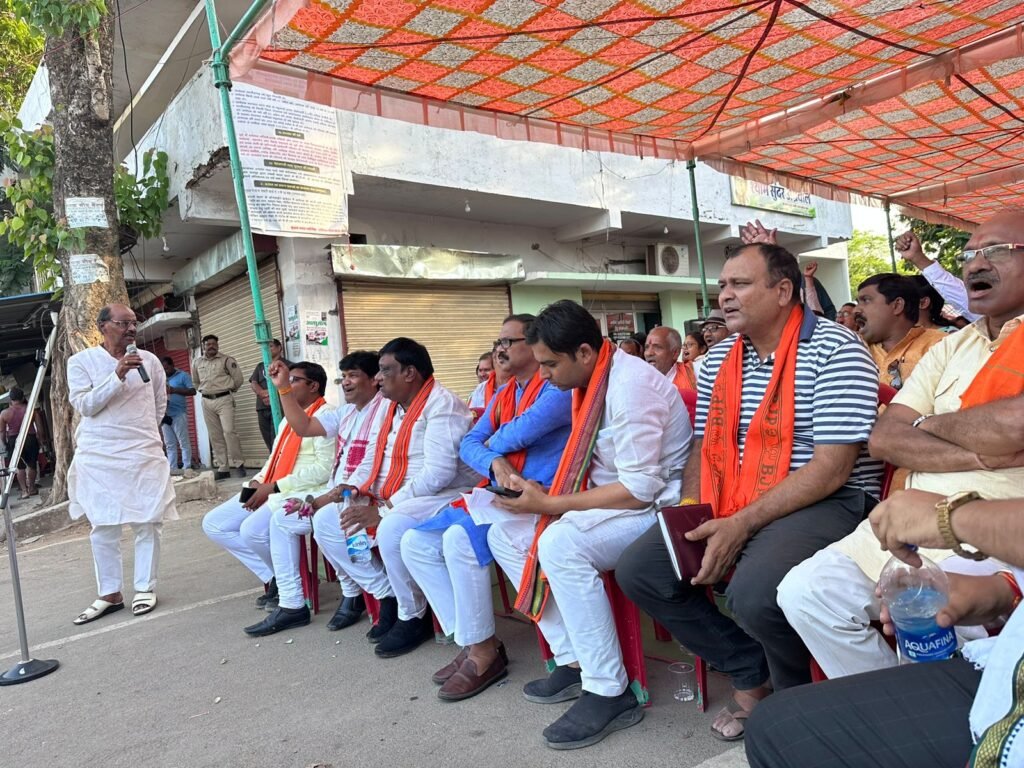 दो हजार करोड़ के शराब घोटाले को लेकर नेता प्रतिपक्ष नारायण चंदेल ने कसा राज्य सरकार पर तंज, शक्ति में भाजपा का संपन्न हुआ महा धरना कार्यक्रम, उत्कृष्ट विधायक सौरभ सिंह ने भी कहा-- प्रदेश में कांग्रेस सरकार ने तोड़ा भ्रष्टाचार का रिकॉर्ड kshititech