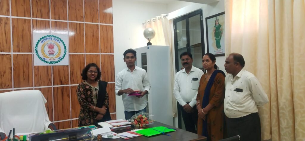 एनआईटी में अनुराग अनंत जांगड़े की सफलता पर शक्ति कलेक्टर ने दी बधाई,जिला शिक्षा अधिकारी खरे भी रहे मौजूद, जेईई मेंस की परीक्षा में हुआ था अनुराग का चयन, आप पार्टी के जिला सह सचिव अशोक जांगड़े के सुपुत्र हैं अनुराग एनआईटी में अनुराग अनंत जांगड़े की सफलता पर शक्ति कलेक्टर ने दी बधाई,जिला शिक्षा अधिकारी खरे भी रहे मौजूद, जेईई मेंस की परीक्षा में हुआ था अनुराग का चयन, आप पार्टी के जिला सह सचिव अशोक जांगड़े के सुपुत्र हैं अनुराग kshititech