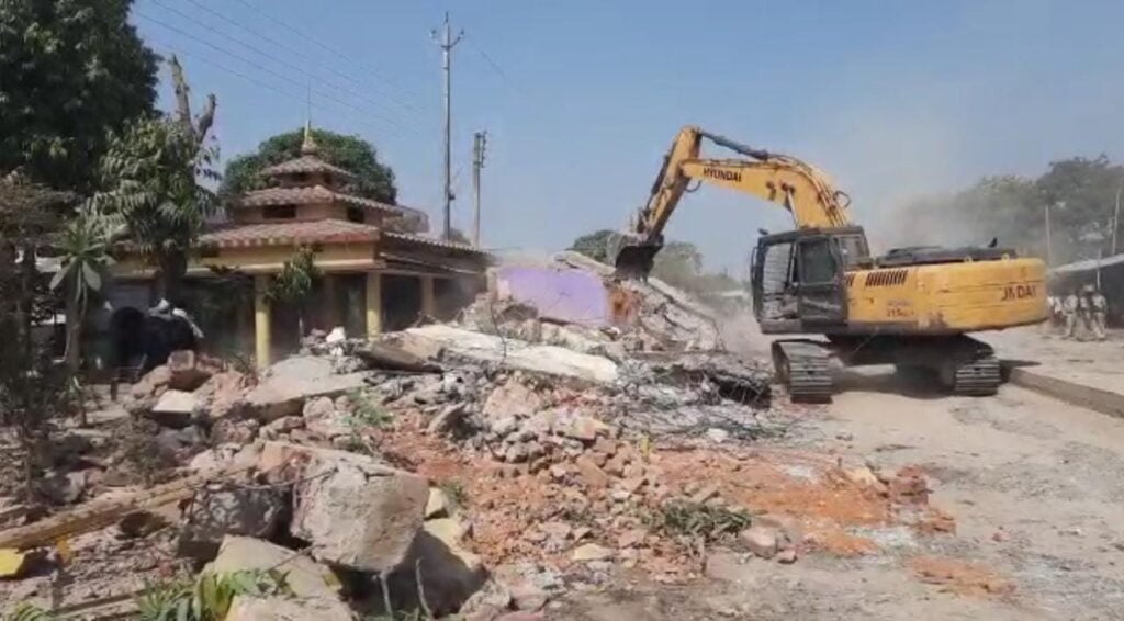 जिले में फिर चालू हुआ अतिक्रमण हटाओ अभियान-- डभरा में भी चला प्रशासन का बुलडोजर, सड़क चौड़ीकरण को लेकर मुख्य मार्ग से हटाए गए अतिक्रमण, स्थानीय पुलिस प्रशासन रही मुस्तैदी से तैनात, मासूम नवजात को मिला शासन की योजना का लाभ जिले में फिर चालू हुआ अतिक्रमण हटाओ अभियान-- डभरा में भी चला प्रशासन का बुलडोजर, सड़क चौड़ीकरण को लेकर मुख्य मार्ग से हटाए गए अतिक्रमण, स्थानीय पुलिस प्रशासन रही मुस्तैदी से तैनात, मासूम नवजात को मिला शासन की योजना का लाभ kshititech