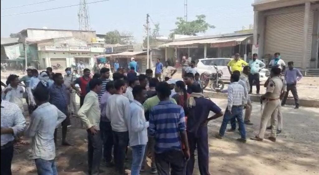 जिले में फिर चालू हुआ अतिक्रमण हटाओ अभियान-- डभरा में भी चला प्रशासन का बुलडोजर, सड़क चौड़ीकरण को लेकर मुख्य मार्ग से हटाए गए अतिक्रमण, स्थानीय पुलिस प्रशासन रही मुस्तैदी से तैनात, मासूम नवजात को मिला शासन की योजना का लाभ जिले में फिर चालू हुआ अतिक्रमण हटाओ अभियान-- डभरा में भी चला प्रशासन का बुलडोजर, सड़क चौड़ीकरण को लेकर मुख्य मार्ग से हटाए गए अतिक्रमण, स्थानीय पुलिस प्रशासन रही मुस्तैदी से तैनात, मासूम नवजात को मिला शासन की योजना का लाभ kshititech