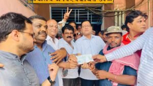 शक्ति विधानसभा के 175 लोगों को जनसंपर्क राशि का मिला चेक-- विधानसभा अध्यक्ष महंत की अनुशंसा एवं जिला प्रतिनिधि गुलजार सिंह की मांग पर 175 जरूरतमंद लोगों को किया गया जनसंपर्क राशि का चेक वितरण, 16 मई को जनपद शक्ति में हुआ चेक वितरण कार्यक्रम शक्ति विधानसभा के 175 लोगों को जनसंपर्क राशि का मिला चेक-- विधानसभा अध्यक्ष महंत की अनुशंसा एवं जिला प्रतिनिधि गुलजार सिंह की मांग पर 175 जरूरतमंद लोगों को किया गया जनसंपर्क राशि का चेक वितरण, 16 मई को जनपद शक्ति में हुआ चेक वितरण कार्यक्रम kshititech