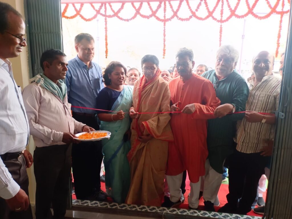 मैदानी क्षेत्रों में मितानिनों का कार्य प्रशंसनीय, राज्य सरकार ने बढ़ई मितानिनों की प्रोत्साहन राशि- डॉ चरणदास महंत अध्यक्ष छत्तीसगढ़ विधानसभा, महंत दंपत्ति ने किया मितानिनो को चार-चार हजार रुपये की स्वेच्छा अनुदान राशि का चेक वितरण kshititech