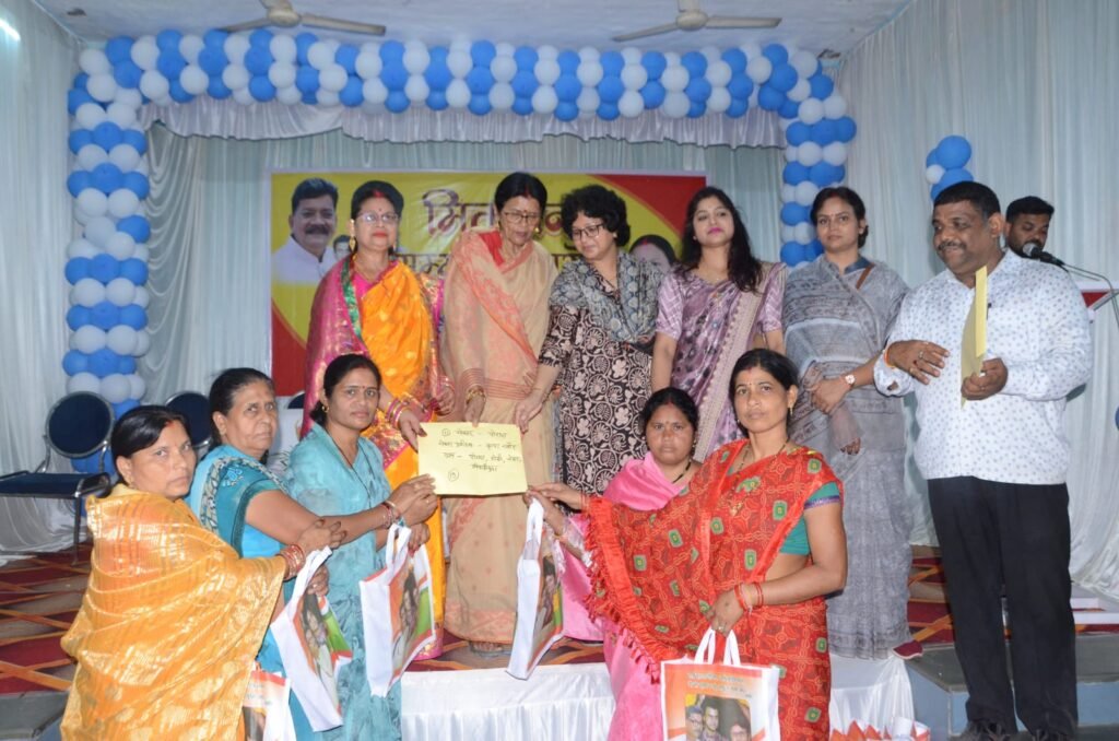 मैदानी क्षेत्रों में मितानिनों का कार्य प्रशंसनीय, राज्य सरकार ने बढ़ई मितानिनों की प्रोत्साहन राशि- डॉ चरणदास महंत अध्यक्ष छत्तीसगढ़ विधानसभा, महंत दंपत्ति ने किया मितानिनो को चार-चार हजार रुपये की स्वेच्छा अनुदान राशि का चेक वितरण kshititech