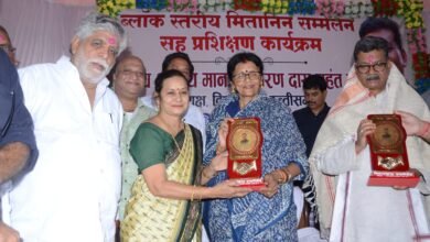 मितानिन समाज निर्माण में सहायक एवम हमेशा सम्माननीय है - डॉ चरणदास महंत,मैं हमेशा मितानिन बहनों के साथ रहूंगी इनको अधिकार दिलाना मेरा काम है-सांसद ज्योत्सना महंत,बम्हनीनडीह विकासखंड में भी हुआ मितानिनो को चेक का वितरण, विधायक प्रतिनिधि नरेश गेवाडीन ने दी जानकारी मितानिन समाज निर्माण में सहायक एवम हमेशा सम्माननीय है - डॉ चरणदास महंत,मैं हमेशा मितानिन बहनों के साथ रहूंगी इनको अधिकार दिलाना मेरा काम है-सांसद ज्योत्सना महंत,बम्हनीनडीह विकासखंड में भी हुआ मितानिनो को चेक का वितरण, विधायक प्रतिनिधि नरेश गेवाडीन ने दी जानकारी kshititech