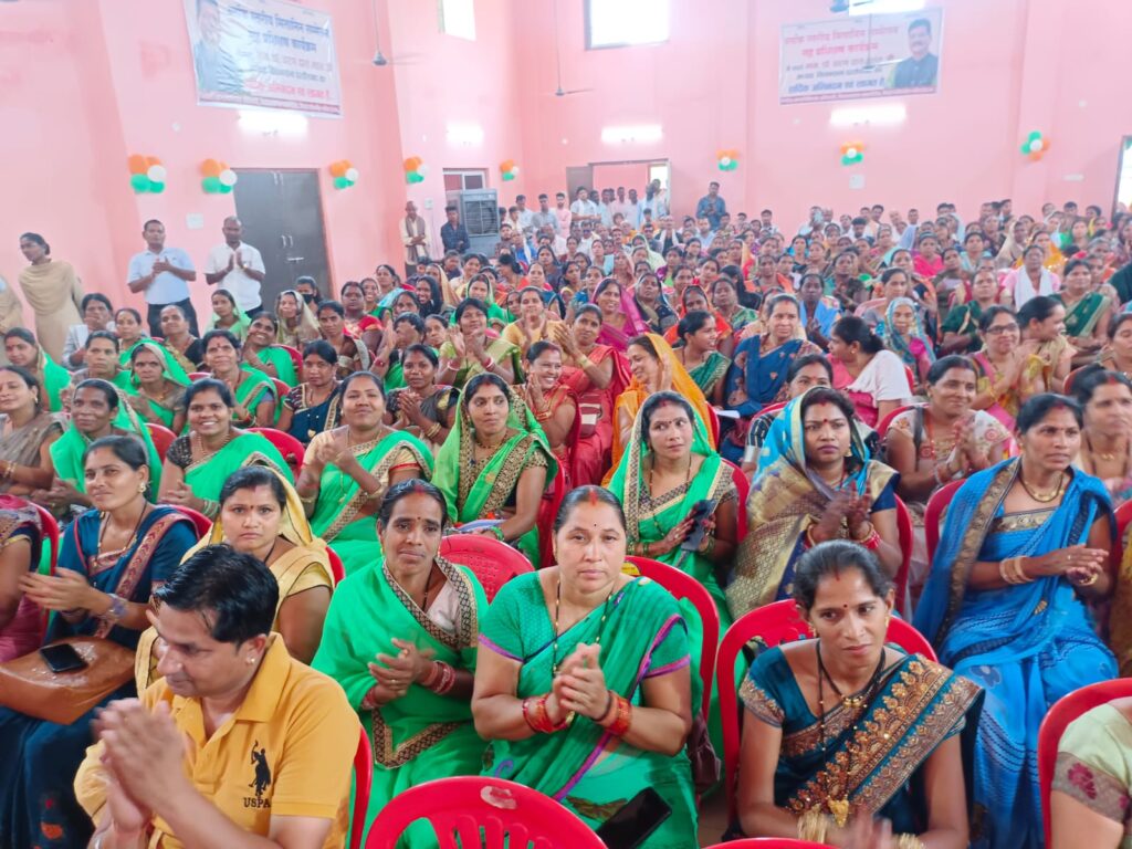 मितानिन समाज निर्माण में सहायक एवम हमेशा सम्माननीय है - डॉ चरणदास महंत,मैं हमेशा मितानिन बहनों के साथ रहूंगी इनको अधिकार दिलाना मेरा काम है-सांसद ज्योत्सना महंत,बम्हनीनडीह विकासखंड में भी हुआ मितानिनो को चेक का वितरण, विधायक प्रतिनिधि नरेश गेवाडीन ने दी जानकारी मितानिन समाज निर्माण में सहायक एवम हमेशा सम्माननीय है - डॉ चरणदास महंत,मैं हमेशा मितानिन बहनों के साथ रहूंगी इनको अधिकार दिलाना मेरा काम है-सांसद ज्योत्सना महंत,बम्हनीनडीह विकासखंड में भी हुआ मितानिनो को चेक का वितरण, विधायक प्रतिनिधि नरेश गेवाडीन ने दी जानकारी kshititech