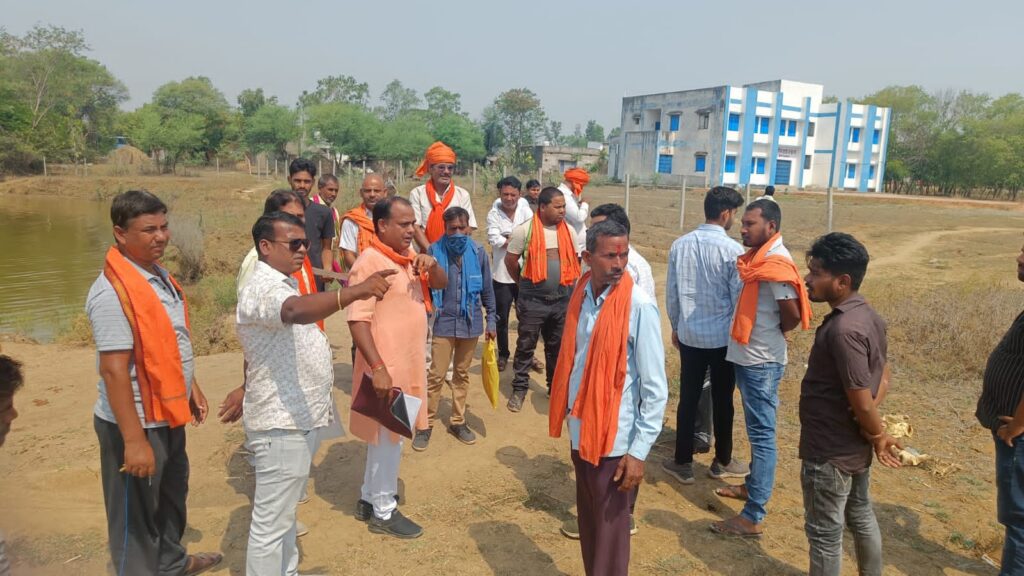 छत्तीसगढ़ भाजपा का गौठानो की अव्यवस्था पर फोकस--भाजपा जांजगीर-चांपा जिले ने 20 मई से प्रारंभ किया चलबो गौठान-खोलबो पोल कार्यक्रम, नेता प्रतिपक्ष नारायण चंदेल सहित पदाधिकारी पहुंचे गौठानो में, नारायण चंदेल ने कहा- भूपेश सरकार ने किया गौठानो में 1300 करोड़ रुपए का घोटाला छत्तीसगढ़ भाजपा का गौठानो की अव्यवस्था पर फोकस--भाजपा जांजगीर-चांपा जिले ने 20 मई से प्रारंभ किया चलबो गौठान-खोलबो पोल कार्यक्रम, नेता प्रतिपक्ष नारायण चंदेल सहित पदाधिकारी पहुंचे गौठानो में, नारायण चंदेल ने कहा- भूपेश सरकार ने किया गौठानो में 1300 करोड़ रुपए का घोटाला kshititech