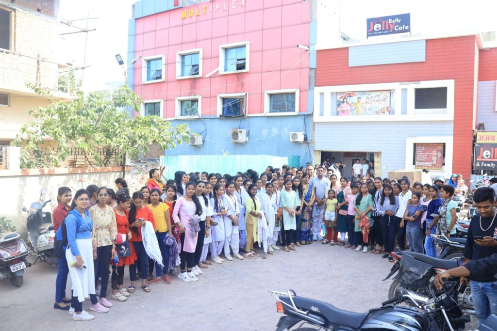 अमर सुल्तानिया की अनुकरणीय पहल-- सत्य घटना पर आधारित फिल्म केरला स्टोरी दिखलाई जनसेवक अमर सुल्तानिया ने जांजगीर शहर की युवतियों को, 22 मई को मेट्रो सिनेमा जांजगीर में तीनों शो का निशुल्क हुआ आयोजन, 300 युवतियों ने देखी मूवी अमर सुल्तानिया की अनुकरणीय पहल-- सत्य घटना पर आधारित फिल्म केरला स्टोरी दिखलाई जनसेवक अमर सुल्तानिया ने जांजगीर शहर की युवतियों को, 22 मई को मेट्रो सिनेमा जांजगीर में तीनों शो का निशुल्क हुआ आयोजन, 300 युवतियों ने देखी मूवी kshititech