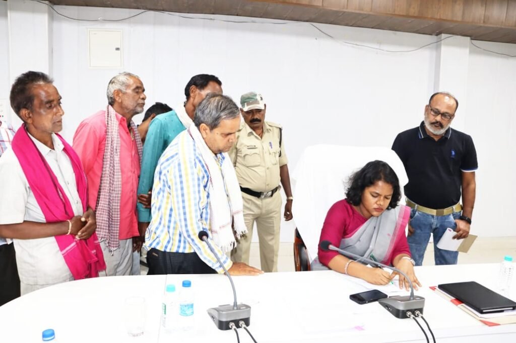 DMF से मिशन हेल्थ-- सरकारी अस्पताल डभरा में दो नए चिकित्सकों की सेवाएं हुई प्रारंभ, डॉक्टर समीर अग्रवाल एवं स्त्री रोग विशेषज्ञ डॉक्टर निकिता अग्रवाल देंगी सेवाएं, कलेक्टर ने करी नई नियुक्ति, जनदर्शन में सुनी कलेक्टर नूपुर ने आम नागरिकों की समस्याएं, सीएमएचओ डॉ.सूरज राठौर भी रहे मौजूद DMF से मिशन हेल्थ-- सरकारी अस्पताल डभरा में दो नए चिकित्सकों की सेवाएं हुई प्रारंभ, डॉक्टर समीर अग्रवाल एवं स्त्री रोग विशेषज्ञ डॉक्टर निकिता अग्रवाल देंगी सेवाएं, कलेक्टर ने करी नई नियुक्ति, जनदर्शन में सुनी कलेक्टर नूपुर ने आम नागरिकों की समस्याएं, सीएमएचओ डॉ.सूरज राठौर भी रहे मौजूद kshititech