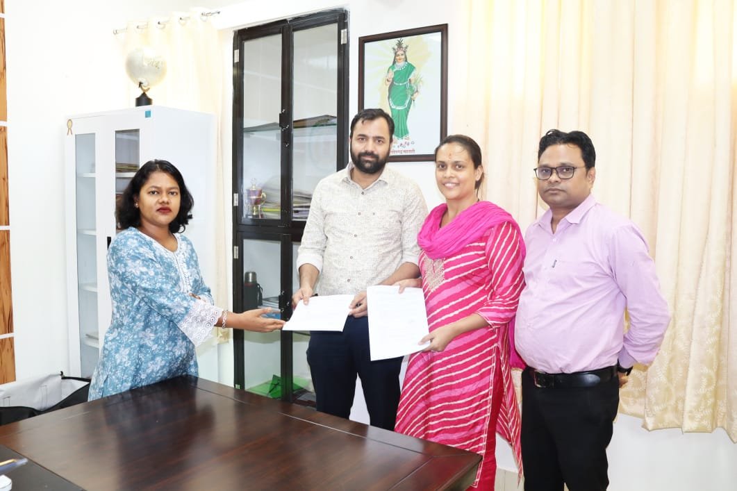 DMF से मिशन हेल्थ-- सरकारी अस्पताल डभरा में दो नए चिकित्सकों की सेवाएं हुई प्रारंभ, डॉक्टर समीर अग्रवाल एवं स्त्री रोग विशेषज्ञ डॉक्टर निकिता अग्रवाल देंगी सेवाएं, कलेक्टर ने करी नई नियुक्ति, जनदर्शन में सुनी कलेक्टर नूपुर ने आम नागरिकों की समस्याएं, सीएमएचओ डॉ.सूरज राठौर भी रहे मौजूद DMF से मिशन हेल्थ-- सरकारी अस्पताल डभरा में दो नए चिकित्सकों की सेवाएं हुई प्रारंभ, डॉक्टर समीर अग्रवाल एवं स्त्री रोग विशेषज्ञ डॉक्टर निकिता अग्रवाल देंगी सेवाएं, कलेक्टर ने करी नई नियुक्ति, जनदर्शन में सुनी कलेक्टर नूपुर ने आम नागरिकों की समस्याएं, सीएमएचओ डॉ.सूरज राठौर भी रहे मौजूद kshititech