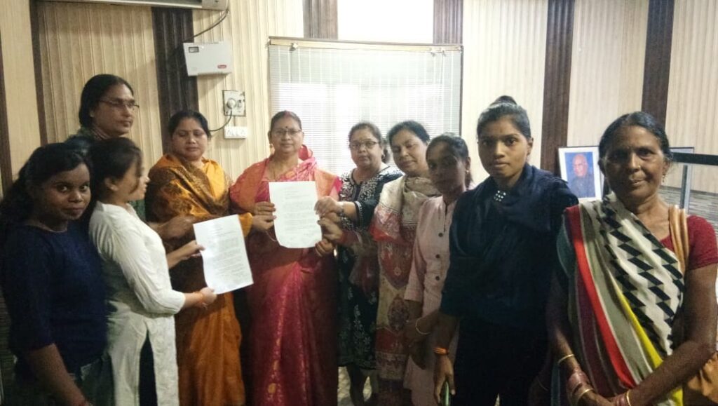 शक्ति शहर को मिलेगी कन्या कॉलेज की सौगात-- <em>मुख्यमंत्री की घोषणा अनुरूप शक्ति में शासकीय कन्या महाविद्यालय प्रारंभ करने नगर पालिका अध्यक्ष को सौंपा गया ज्ञापन, नए शिक्षा सत्र में प्रारंभ होना है कन्या कॉलेज</em> kshititech