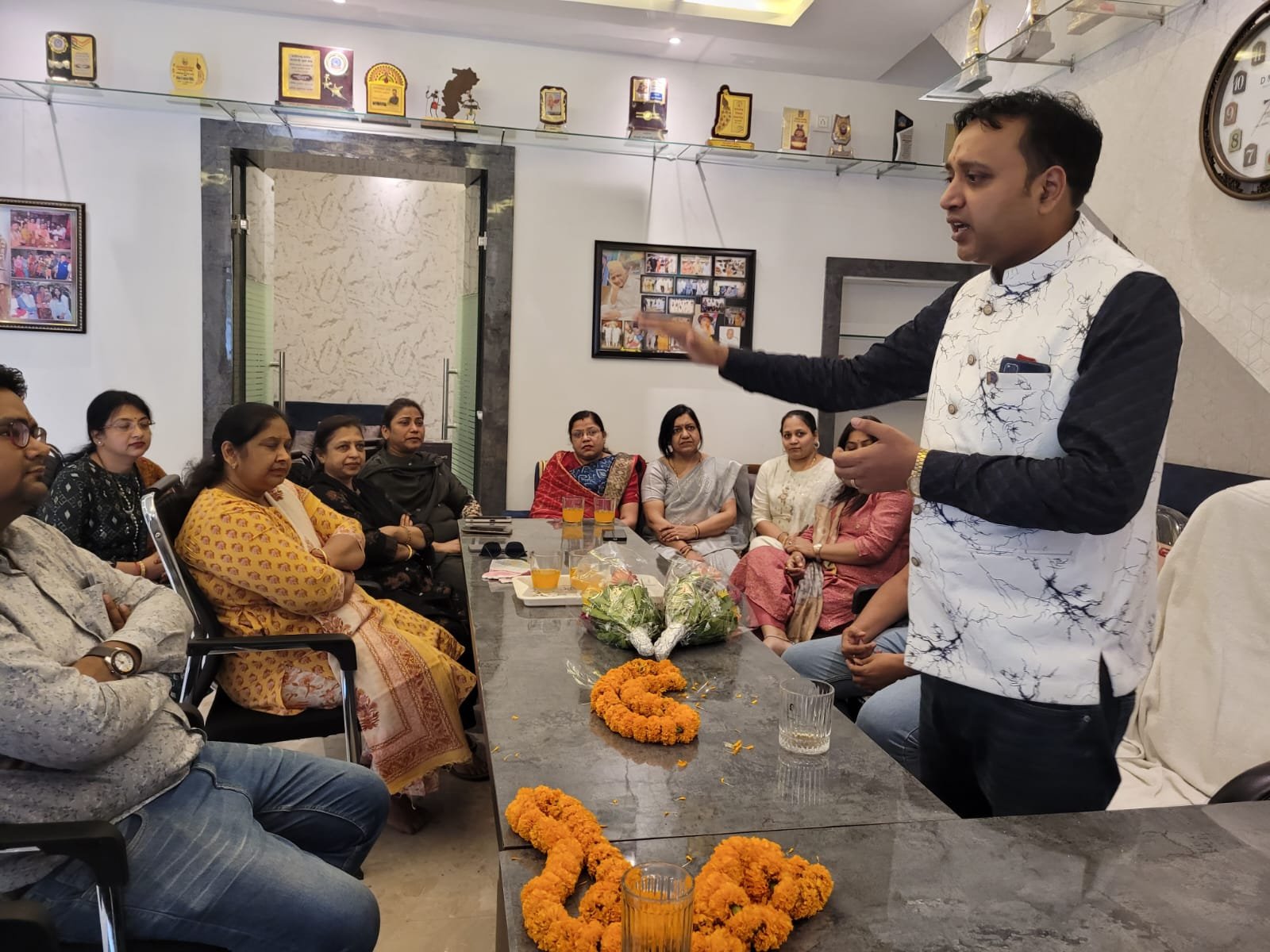 <em>मायुम प्रदेश अध्यक्ष के शक्ति प्रथम आगमन पर किया मंच की शक्ति एवं महिला जागृति शाखा ने स्वागत, प्रदेश अध्यक्ष मनीष ने कहा- राष्ट्रीय स्तर पर सेवा एवं रचनात्मक कार्यों के लिए जाना जाता है मारवाड़ी युवा मंच, रीना गेवाडीन के निवास पर आयोजित हुई बैठक</em> <em>मायुम प्रदेश अध्यक्ष के शक्ति प्रथम आगमन पर किया मंच की शक्ति एवं महिला जागृति शाखा ने स्वागत, प्रदेश अध्यक्ष मनीष ने कहा- राष्ट्रीय स्तर पर सेवा एवं रचनात्मक कार्यों के लिए जाना जाता है मारवाड़ी युवा मंच, रीना गेवाडीन के निवास पर आयोजित हुई बैठक</em> kshititech