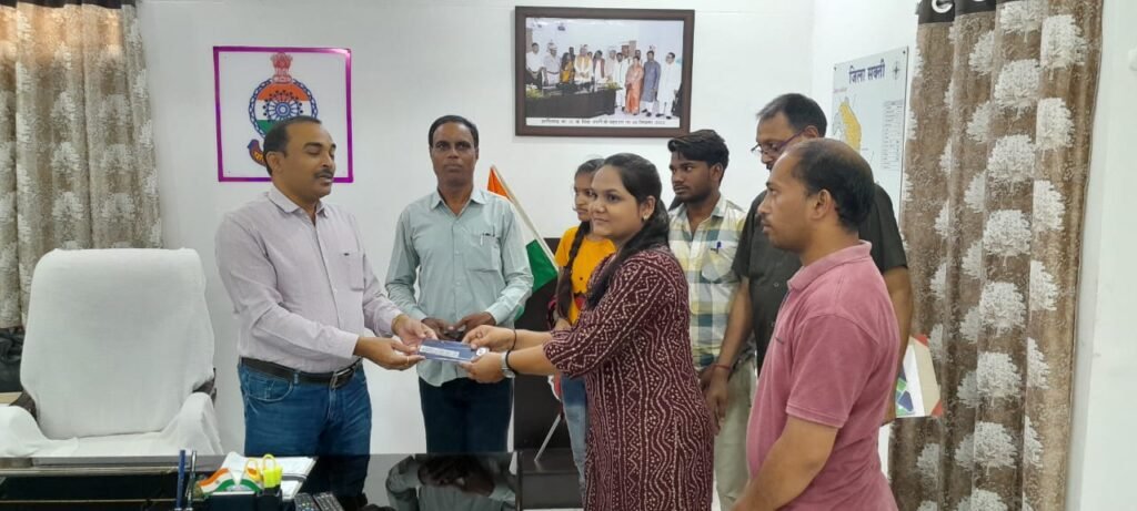 <em>धन्यवाद पुलिस-- जो किसी ने सोचा नहीं, वह कर दिखाया पुलिस ने-- 09 लाख रुपये की कीमत के 60 एंड्राइड मोबाइल फोन सकती पुलिस ने किए लोगों को वापस, एक प्रयास- आपका गुम मोबाइल आपके पास के तहत हुआ कार्यक्रम</em> kshititech