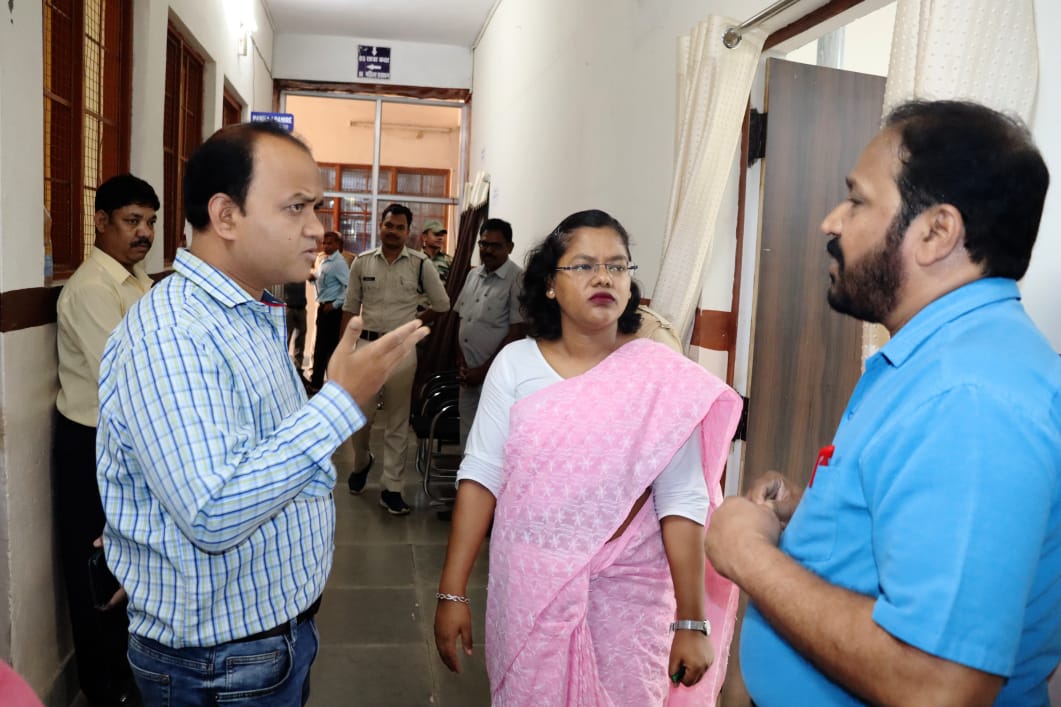 पूरे शक्ति जिले की खबरें एक साथ 30 मई की-- <em>कर्मचारियों के चेंबर में पहुंची कलेक्टर नूपुर--कलेक्टर श्रीमती नूपुर राशि पन्ना ने किया जिला कार्यालय का औचक निरीक्षण, जिले में शासन की योजनाओं से महिला समूह को मिल रहा समुचित लाभ</em>,गौठानो में भी आजीविका के विभिन्न रोजगार मिल रहे महिलाओं को पूरे शक्ति जिले की खबरें एक साथ 30 मई की-- <em>कर्मचारियों के चेंबर में पहुंची कलेक्टर नूपुर--कलेक्टर श्रीमती नूपुर राशि पन्ना ने किया जिला कार्यालय का औचक निरीक्षण, जिले में शासन की योजनाओं से महिला समूह को मिल रहा समुचित लाभ</em>,गौठानो में भी आजीविका के विभिन्न रोजगार मिल रहे महिलाओं को kshititech