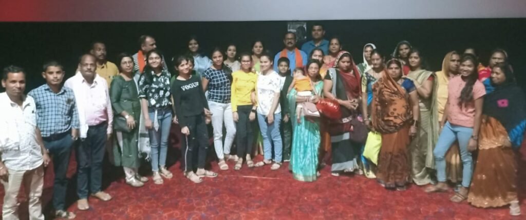 शक्ति के गोविंद देवांगन ने दिखलाइ बहनों को द केरला स्टोरी मूवी, 11 मई को मेट्रो मल्टीप्लेक्स सक्ति में हुआ निशुल्क शो का आयोजन, शहर सहित जिले के भाजपा नेता भी रहे मौजूद शक्ति के गोविंद देवांगन ने दिखलाइ बहनों को द केरला स्टोरी मूवी, 11 मई को मेट्रो मल्टीप्लेक्स सक्ति में हुआ निशुल्क शो का आयोजन, शहर सहित जिले के भाजपा नेता भी रहे मौजूद kshititech