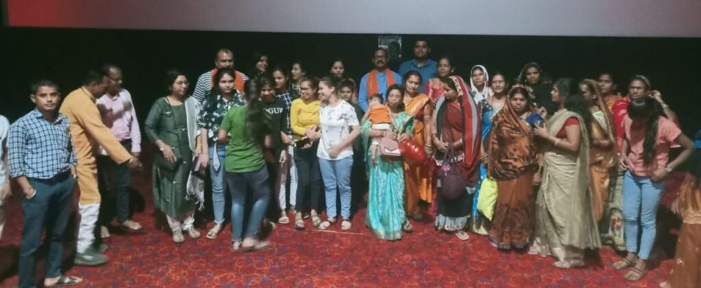 शक्ति के गोविंद देवांगन ने दिखलाइ बहनों को द केरला स्टोरी मूवी, 11 मई को मेट्रो मल्टीप्लेक्स सक्ति में हुआ निशुल्क शो का आयोजन, शहर सहित जिले के भाजपा नेता भी रहे मौजूद शक्ति के गोविंद देवांगन ने दिखलाइ बहनों को द केरला स्टोरी मूवी, 11 मई को मेट्रो मल्टीप्लेक्स सक्ति में हुआ निशुल्क शो का आयोजन, शहर सहित जिले के भाजपा नेता भी रहे मौजूद kshititech