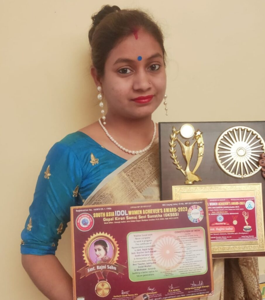 देहरादून में शक्ति विकासखंड की गौरव--- नवाचारी शिक्षिका रजनी साहू हुई साउथ एशिया आइडल वूमेंस अवार्ड 2023 से पत्नी की सफलता पर शिक्षक परिवार ने दी शुभकामनाएं, 21 राज्यों की 121 महिलाएं हुई सम्मानित देहरादून में शक्ति विकासखंड की गौरव--- नवाचारी शिक्षिका रजनी साहू हुई साउथ एशिया आइडल वूमेंस अवार्ड 2023 से पत्नी की सफलता पर शिक्षक परिवार ने दी शुभकामनाएं, 21 राज्यों की 121 महिलाएं हुई सम्मानित kshititech
