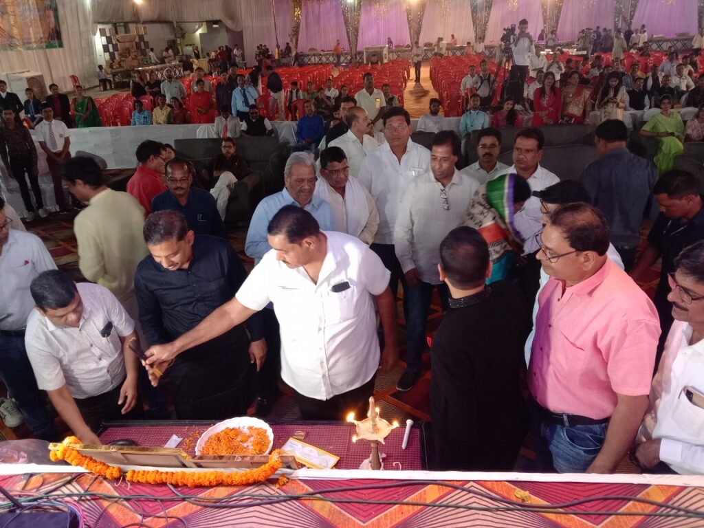 श्यामसुंदर के जन्मदिन पर हुआ बॉलीवुड नाइट का कार्यक्रम,कोरबा सांसद सहित अतिथियों ने किया जिले के मेरिट विद्यार्थियों का सम्मान, अतरंगी बैंड की धुन ने किया लोगों को मंत्रमुग्ध, जिले के 8 विद्यार्थियों ने गुलशन ग्रोवर के साथ करवाई संयुक्त फोटोग्राफी, श्यामसुंदर ने कहा-- आज का दिन मेरे लिए बड़ा ही सौभाग्यशाली श्यामसुंदर के जन्मदिन पर हुआ बॉलीवुड नाइट का कार्यक्रम,कोरबा सांसद सहित अतिथियों ने किया जिले के मेरिट विद्यार्थियों का सम्मान, अतरंगी बैंड की धुन ने किया लोगों को मंत्रमुग्ध, जिले के 8 विद्यार्थियों ने गुलशन ग्रोवर के साथ करवाई संयुक्त फोटोग्राफी, श्यामसुंदर ने कहा-- आज का दिन मेरे लिए बड़ा ही सौभाग्यशाली kshititech