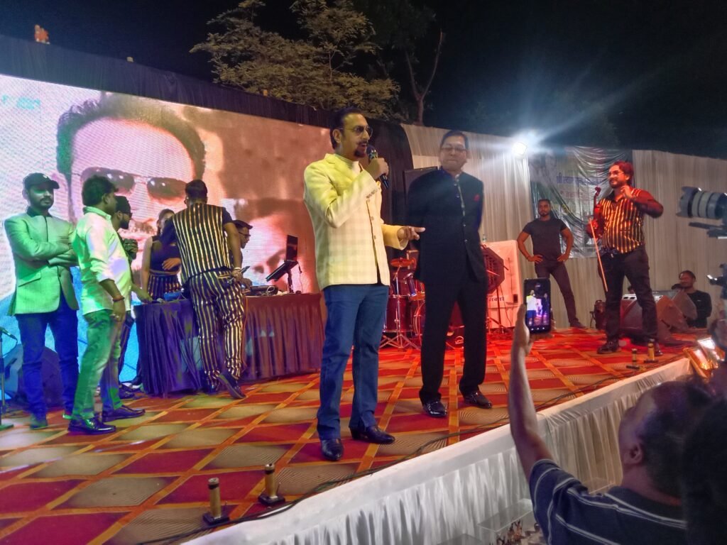 श्यामसुंदर के जन्मदिन पर हुआ बॉलीवुड नाइट का कार्यक्रम,कोरबा सांसद सहित अतिथियों ने किया जिले के मेरिट विद्यार्थियों का सम्मान, अतरंगी बैंड की धुन ने किया लोगों को मंत्रमुग्ध, जिले के 8 विद्यार्थियों ने गुलशन ग्रोवर के साथ करवाई संयुक्त फोटोग्राफी, श्यामसुंदर ने कहा-- आज का दिन मेरे लिए बड़ा ही सौभाग्यशाली श्यामसुंदर के जन्मदिन पर हुआ बॉलीवुड नाइट का कार्यक्रम,कोरबा सांसद सहित अतिथियों ने किया जिले के मेरिट विद्यार्थियों का सम्मान, अतरंगी बैंड की धुन ने किया लोगों को मंत्रमुग्ध, जिले के 8 विद्यार्थियों ने गुलशन ग्रोवर के साथ करवाई संयुक्त फोटोग्राफी, श्यामसुंदर ने कहा-- आज का दिन मेरे लिए बड़ा ही सौभाग्यशाली kshititech