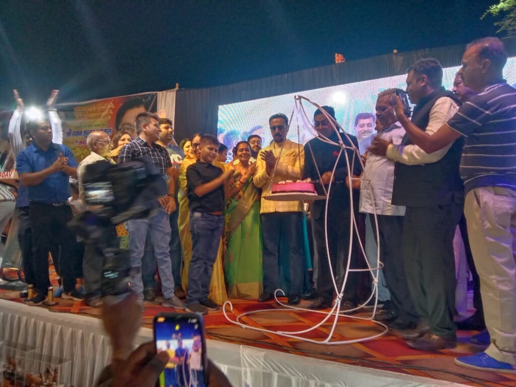 श्यामसुंदर के जन्मदिन पर हुआ बॉलीवुड नाइट का कार्यक्रम,कोरबा सांसद सहित अतिथियों ने किया जिले के मेरिट विद्यार्थियों का सम्मान, अतरंगी बैंड की धुन ने किया लोगों को मंत्रमुग्ध, जिले के 8 विद्यार्थियों ने गुलशन ग्रोवर के साथ करवाई संयुक्त फोटोग्राफी, श्यामसुंदर ने कहा-- आज का दिन मेरे लिए बड़ा ही सौभाग्यशाली श्यामसुंदर के जन्मदिन पर हुआ बॉलीवुड नाइट का कार्यक्रम,कोरबा सांसद सहित अतिथियों ने किया जिले के मेरिट विद्यार्थियों का सम्मान, अतरंगी बैंड की धुन ने किया लोगों को मंत्रमुग्ध, जिले के 8 विद्यार्थियों ने गुलशन ग्रोवर के साथ करवाई संयुक्त फोटोग्राफी, श्यामसुंदर ने कहा-- आज का दिन मेरे लिए बड़ा ही सौभाग्यशाली kshititech