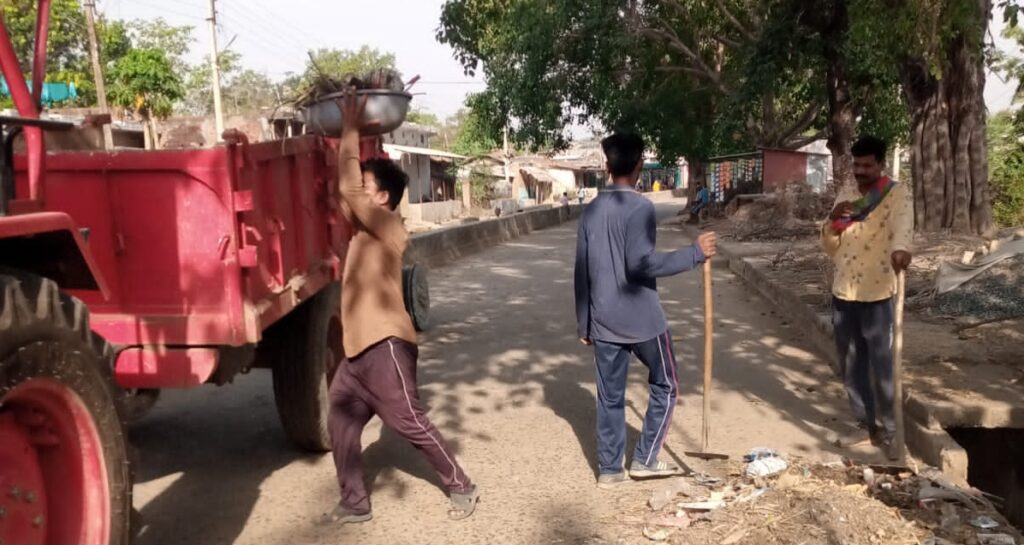 नगर पंचायत अड़भार में ग्रीष्म ऋतु को देखते हुए पानी टैंकर से पेयजल आपूर्ति एवं सफाई की हो रही समुचित व्यवस्था, भीषण गर्मी के चलते गिरते भूजल स्तर के बावजूद नगर पंचायत वार्डों में कर रहा बेहतर पेयजल आपूर्ति की व्यवस्था नगर पंचायत अड़भार में ग्रीष्म ऋतु को देखते हुए पानी टैंकर से पेयजल आपूर्ति एवं सफाई की हो रही समुचित व्यवस्था, भीषण गर्मी के चलते गिरते भूजल स्तर के बावजूद नगर पंचायत वार्डों में कर रहा बेहतर पेयजल आपूर्ति की व्यवस्था kshititech