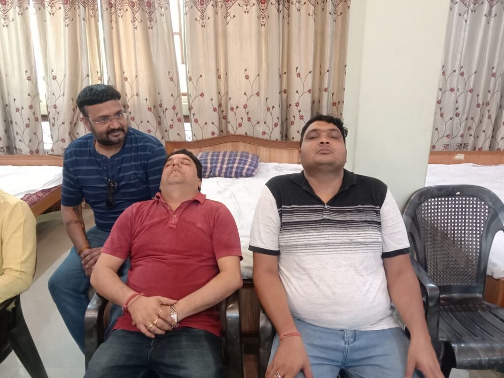 शक्ति के गिरिराज रेन बसेरा में 19 मई को हुआ द्वितीय आंख जाला शिविर,290 लोगों ने करवाया जाला साफ, अमरलाल अग्रवाल कांट्रेक्टर ने किया था आयोजन, अमर ने कहा-- शिविर में मिल रहे लाभ से अन्य राज्यों के भी लोग पहुंचकर करवा रहे उपचार,छत्तीसगढ़ की प्रसिद्ध जड़ी- बूटियों से हो रहा आंखों का जाला साफ़ kshititech