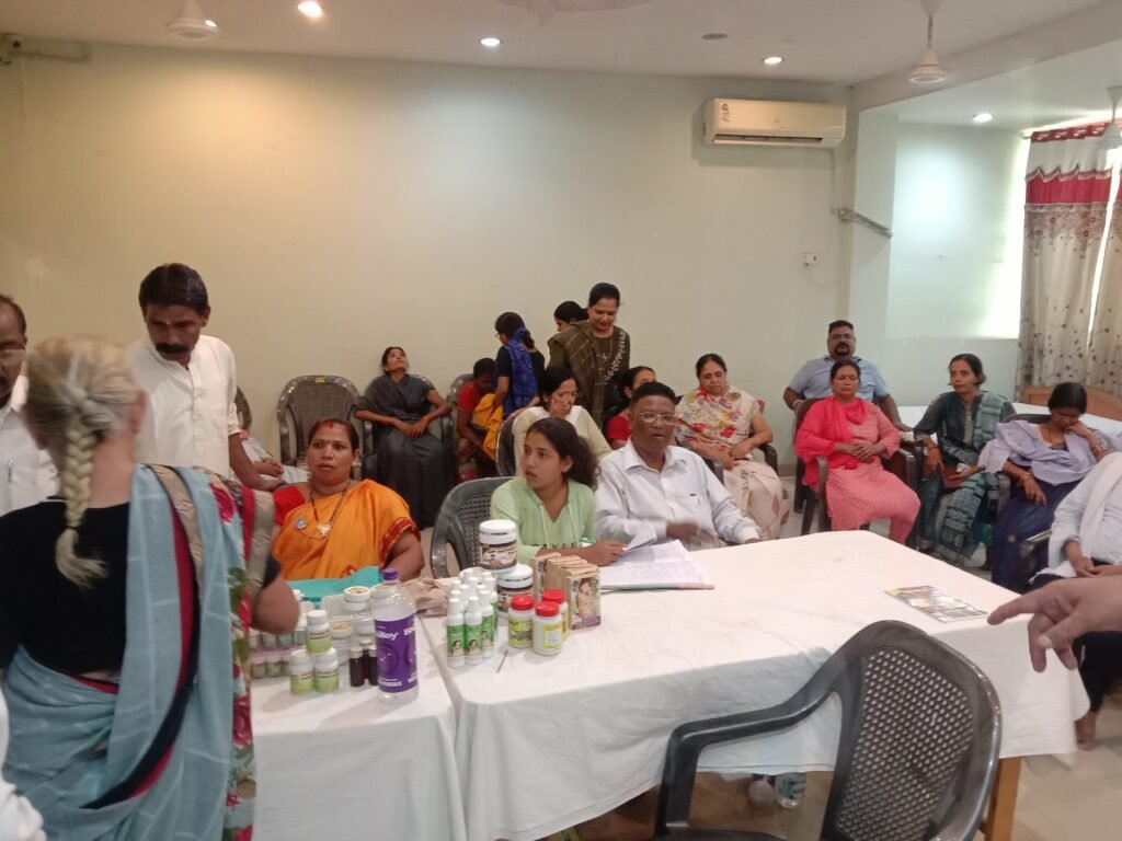 शक्ति के गिरिराज रेन बसेरा में 19 मई को हुआ द्वितीय आंख जाला शिविर,290 लोगों ने करवाया जाला साफ, अमरलाल अग्रवाल कांट्रेक्टर ने किया था आयोजन, अमर ने कहा-- शिविर में मिल रहे लाभ से अन्य राज्यों के भी लोग पहुंचकर करवा रहे उपचार,छत्तीसगढ़ की प्रसिद्ध जड़ी- बूटियों से हो रहा आंखों का जाला साफ़ kshititech