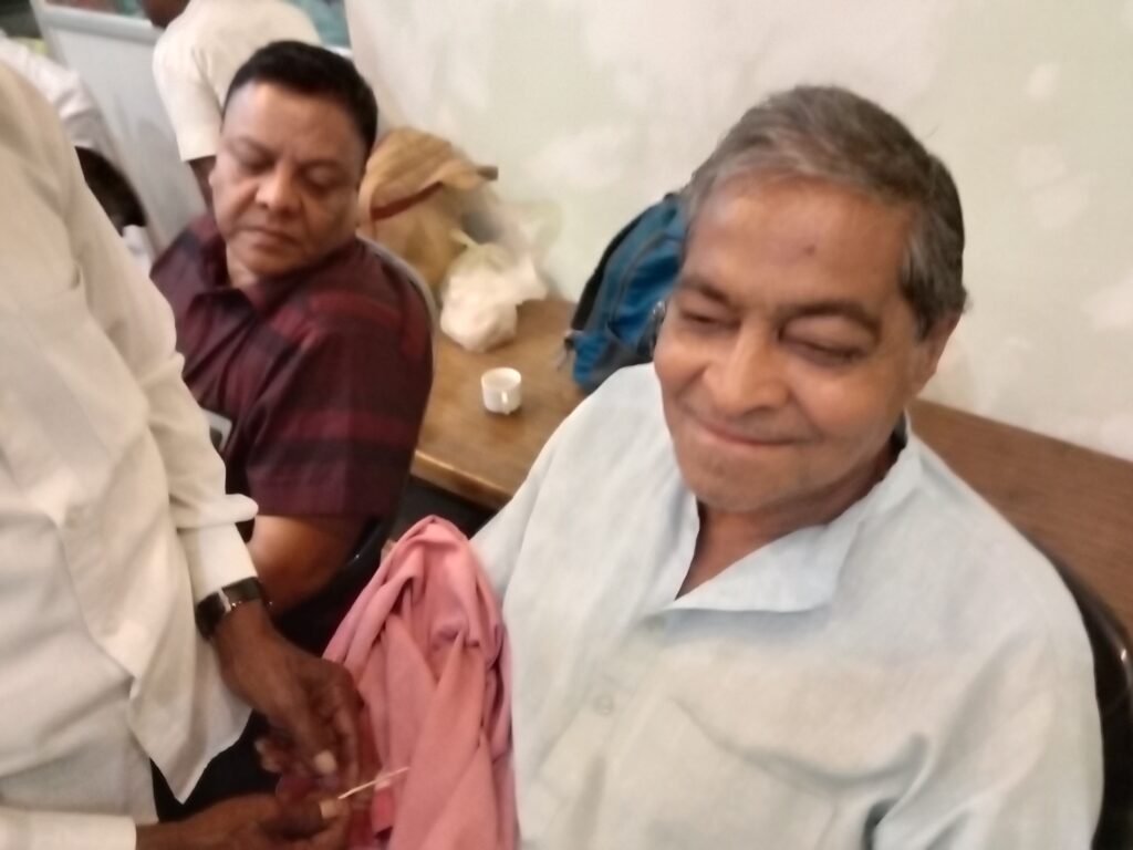 शक्ति के गिरिराज रेन बसेरा में 19 मई को हुआ द्वितीय आंख जाला शिविर,290 लोगों ने करवाया जाला साफ, अमरलाल अग्रवाल कांट्रेक्टर ने किया था आयोजन, अमर ने कहा-- शिविर में मिल रहे लाभ से अन्य राज्यों के भी लोग पहुंचकर करवा रहे उपचार,छत्तीसगढ़ की प्रसिद्ध जड़ी- बूटियों से हो रहा आंखों का जाला साफ़ kshititech