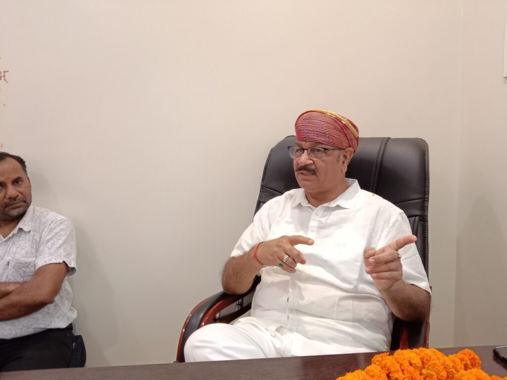 शक्ति पहुंचे देश के प्रसिद्ध ज्योतिषाचार्य की भविष्यवाणी-- 2024 के बाद भारत बनेगा हिंदू राष्ट्र,24 में मोदी के बाद योगी होंगे अगले प्रधानमंत्री-- पी पी एस तोमर गुरुजी प्रसिद्ध ज्योतिषाचार्य, शक्ति पधारे ज्योतिष आचार्य ने कहा फोटो देख कर ही वे भूत एवं भविष्य की करते हैं गणना, औरा स्कैन वर्तमान समय में ज्योतिष शास्त्र का है ब्रह्मास्त्र, शक्ति के मां अंबे ज्वेलर्स में 20, 21 एवं 22 मई को होगा तीन दिवसीय विशेष ज्योतिष परामर्श शिविर kshititech