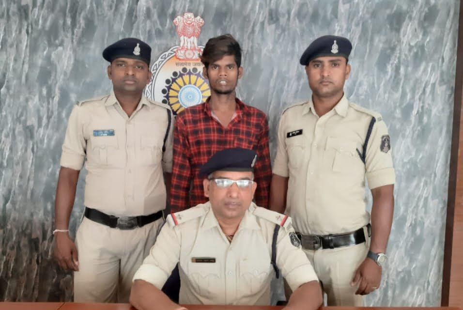 शक्ति जिला पुलिस की खास खबरें-- नाबालिग लड़की को भगा ले जाने वाला आरोपी गिरफ्तार, शासकीय कार्य में बाधा डालने वाले एवं पुलिस बल पर हमला कर फरार रहने वाले आरोपी चढ़े पुलिस के हत्थे, जिला पुलिस अधीक्षक अहिरे एवं वरिष्ठ पुलिस अधिकारियों के मार्गदर्शन में पुलिस अपराधों पर नियंत्रण करने सक्रिय शक्ति जिला पुलिस की खास खबरें-- नाबालिग लड़की को भगा ले जाने वाला आरोपी गिरफ्तार, शासकीय कार्य में बाधा डालने वाले एवं पुलिस बल पर हमला कर फरार रहने वाले आरोपी चढ़े पुलिस के हत्थे, जिला पुलिस अधीक्षक अहिरे एवं वरिष्ठ पुलिस अधिकारियों के मार्गदर्शन में पुलिस अपराधों पर नियंत्रण करने सक्रिय kshititech