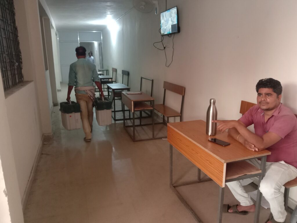 <em>शक्ति जिले में लोकतंत्र के महापर्व की तैयारी प्रारंभ की जिला प्रशासन ने, शक्ति के बालक हाईस्कूल मैदान में शक्ति जिले के 623 मतदान केंद्रों की ईवीएम मशीनों की स्कैनिंग का कार्य हुआ प्रारंभ, प्रशासन की तैयारियों के साथ-साथ राजनीतिक दलों में भी चुनाव को लेकर तैयारियां हुई शुरू</em> <em>शक्ति जिले में लोकतंत्र के महापर्व की तैयारी प्रारंभ की जिला प्रशासन ने, शक्ति के बालक हाईस्कूल मैदान में शक्ति जिले के 623 मतदान केंद्रों की ईवीएम मशीनों की स्कैनिंग का कार्य हुआ प्रारंभ, प्रशासन की तैयारियों के साथ-साथ राजनीतिक दलों में भी चुनाव को लेकर तैयारियां हुई शुरू</em> kshititech
