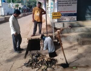 मिशन स्वच्छता, मिशन पेयजल-- <em>नगर पंचायत अड़भार में स्वच्छता एवं पेयजल आपूर्ति का कार्य चल रहा प्राथमिकता के आधार पर,वार्ड- वार्ड में पहुंचाया जा रहा नागरिकों को पानी, सीएमओ राय ने दिए बेहतर पेयजल आपूर्ति के निर्देश</em> kshititech