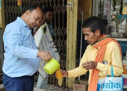 <em>सारंगढ़ के समाजसेवी महेंद्र अग्रवाल की अनुकरणीय पहल-- भीषण गर्मी में एसबीआई के ग्राहकों को पिलाई शरबत एवं ठंडा पानी</em>, विभिन्न संस्थाओं में सक्रिय रूप से काम करते हैं महेंद्र अग्रवाल <em>सारंगढ़ के समाजसेवी महेंद्र अग्रवाल की अनुकरणीय पहल-- भीषण गर्मी में एसबीआई के ग्राहकों को पिलाई शरबत एवं ठंडा पानी</em>, विभिन्न संस्थाओं में सक्रिय रूप से काम करते हैं महेंद्र अग्रवाल kshititech