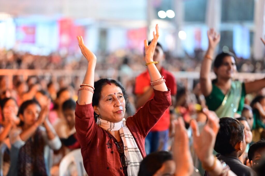<em>राम जी का</em> मिला<em> कका को आशीर्वाद-- 2 जून के राष्ट्रीय रामायण महोत्सव में उमड़ी एक लाख की भीड़, रामलीला मैदान हो गया राममय, लक्खा- रघुवंशी के भजनों पर झूम उठे श्रोता, मंत्री अमरजीत भगत एवं टेकाम भी रहे मौजूद, श्रोताओं ने कहा उन्होंने सरकारी कार्यक्रम में कहीं नहीं देखी ऐसी सुंदर व्यवस्था</em> <em>राम जी का</em> मिला<em> कका को आशीर्वाद-- 2 जून के राष्ट्रीय रामायण महोत्सव में उमड़ी एक लाख की भीड़, रामलीला मैदान हो गया राममय, लक्खा- रघुवंशी के भजनों पर झूम उठे श्रोता, मंत्री अमरजीत भगत एवं टेकाम भी रहे मौजूद, श्रोताओं ने कहा उन्होंने सरकारी कार्यक्रम में कहीं नहीं देखी ऐसी सुंदर व्यवस्था</em> kshititech