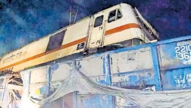 <em>बिग ब्रेकिंग-रेल मंत्री ने कहा बालासोर हादसे के कारणों की मिल गई है जानकारी, रिपोर्ट आने पर होगा खुलासा, रेलवे के कवच सिस्टम को लेकर उठने लगे सवाल, सेवाभावी संस्थाओं के कार्यों की हो रही सर्वत्र प्रशंसा मृतकों की संख्या हुई 300 पार, हजारों यात्रियों का चल रहा इलाज</em>, ट्रेन हादसे के कारण हवाई मार्ग का बढ़ गया भारी किराया kshititech