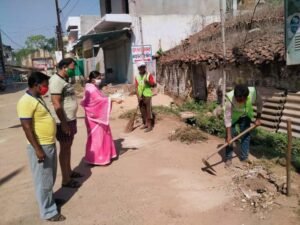 <em>शक्ति नगर पालिका क्षेत्र के वार्ड क्रमांक- 06 में पार्षद द्वारा चलाया गया विशेष सफाई अभियान, बारिश मौसम को ध्यान रखते हुये की जा रही साफ-सफाई- रजनी संजय रामचंद्र</em>, स्वच्छता के मामले में अलग पहचान है गुरुद्वारा वार्ड की kshititech