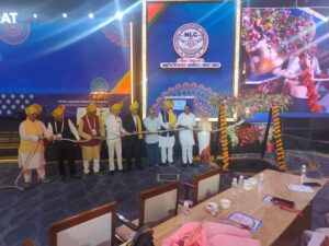 महंत का मुंबई प्रवास- <em>मुंबई के राष्ट्रीय विधायक सम्मेलन में पहुंचे छत्तीसगढ़ विधानसभा अध्यक्ष डॉ चरणदास महंत, 15 जून को मुंबई के जिओ कन्वेंशन सेंटर में प्रारंभ हुआ तीन दिवसीय सम्मेलन</em> महंत का मुंबई प्रवास- <em>मुंबई के राष्ट्रीय विधायक सम्मेलन में पहुंचे छत्तीसगढ़ विधानसभा अध्यक्ष डॉ चरणदास महंत, 15 जून को मुंबई के जिओ कन्वेंशन सेंटर में प्रारंभ हुआ तीन दिवसीय सम्मेलन</em> kshititech