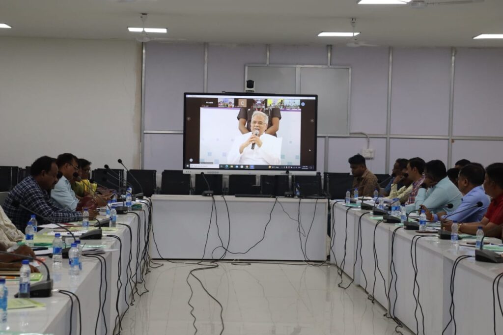 <em>शक्ति की महत्वपूर्ण खबरें एक साथ-- गुणवत्ता हीन निर्माण कार्य को लेकर शक्ति कलेक्टर नूपुर की कड़ी फटकार, निर्माण एजेंसी तथा संबंधित विभाग को दिए निर्देश, गुणवत्ता सुधारो वर्ना होगी कड़ी कार्रवाई, बेरोजगारों को मिल गए 82 लाख रुपए, मतदाता सूची को लेकर 2 जून को होगी राजनीतिक दलों की बैठक, प्रशासन को दो सुझाव- पुरस्कार प्राप्त करो एक लाख</em> <em>शक्ति की महत्वपूर्ण खबरें एक साथ-- गुणवत्ता हीन निर्माण कार्य को लेकर शक्ति कलेक्टर नूपुर की कड़ी फटकार, निर्माण एजेंसी तथा संबंधित विभाग को दिए निर्देश, गुणवत्ता सुधारो वर्ना होगी कड़ी कार्रवाई, बेरोजगारों को मिल गए 82 लाख रुपए, मतदाता सूची को लेकर 2 जून को होगी राजनीतिक दलों की बैठक, प्रशासन को दो सुझाव- पुरस्कार प्राप्त करो एक लाख</em> kshititech