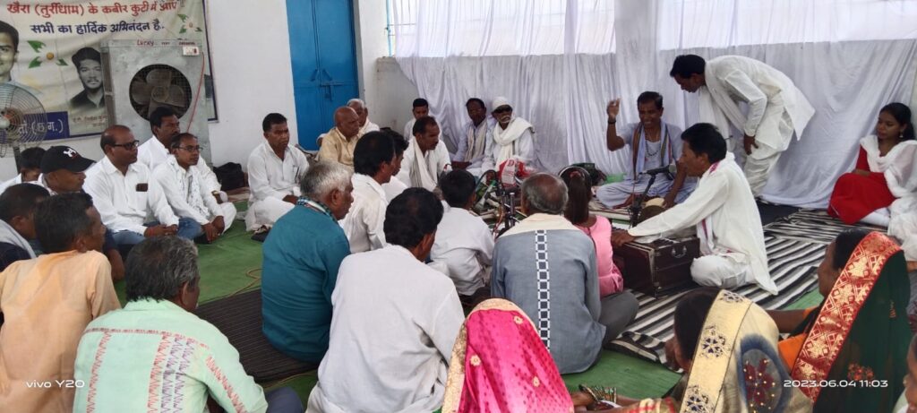 <em>कबीर पंथ के प्रवर्तक स्व बिसाहू दास महन्त को कबीर जयंती पर किया गया नमन, वरिष्ठ अधिवक्ता गिरधर जायसवाल एवं पिंटू ठाकुर भी रहे मौजूद, मानिकपुरी पनिका समाज के जिला अध्यक्ष सत्यप्रकाश महंत ने कहा- कबीर जी के उपदेश देश को जोड़ने का करते हैं कार्य</em> <em>कबीर पंथ के प्रवर्तक स्व बिसाहू दास महन्त को कबीर जयंती पर किया गया नमन, वरिष्ठ अधिवक्ता गिरधर जायसवाल एवं पिंटू ठाकुर भी रहे मौजूद, मानिकपुरी पनिका समाज के जिला अध्यक्ष सत्यप्रकाश महंत ने कहा- कबीर जी के उपदेश देश को जोड़ने का करते हैं कार्य</em> kshititech