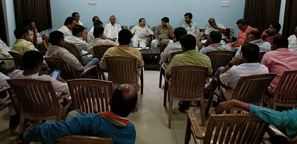 जांजगीर चांपा एवं शक्ति जिले की कांग्रेस कार्यकर्ता पहुंचेंगे बिलासपुर--- <em>बिलासपुर में होने वाले कांग्रेस के संभागीय सम्मेलन को लेकर जांजगीर-चांपा जिला संगठन की तैयारियां प्रारंभ, पदाधिकारियों को सौंपी गई जिम्मेदारियां,04 जून को संपन्न हुई बैठक, जिला प्रवक्ता नागेंद्र गुप्ता ने दी जानकारी</em> जांजगीर चांपा एवं शक्ति जिले की कांग्रेस कार्यकर्ता पहुंचेंगे बिलासपुर--- <em>बिलासपुर में होने वाले कांग्रेस के संभागीय सम्मेलन को लेकर जांजगीर-चांपा जिला संगठन की तैयारियां प्रारंभ, पदाधिकारियों को सौंपी गई जिम्मेदारियां,04 जून को संपन्न हुई बैठक, जिला प्रवक्ता नागेंद्र गुप्ता ने दी जानकारी</em> kshititech