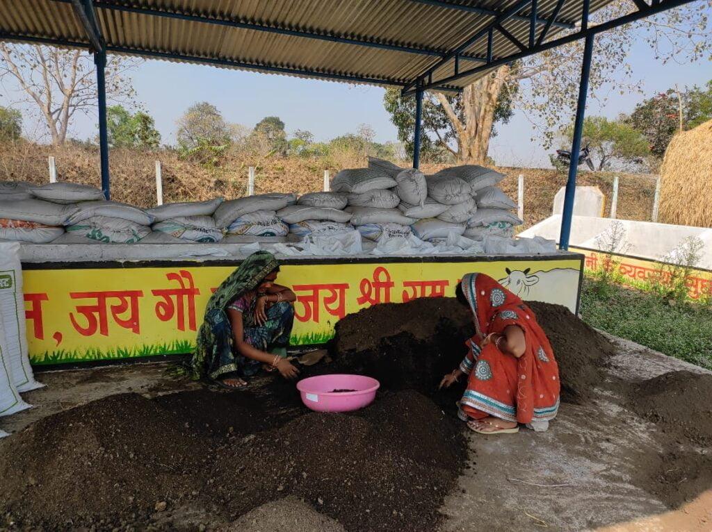<em>विकास की ईंट--नगर पंचायत अड़भार में नवीन तहसील कार्यालय भवन का हुआ भूमिपूजन, कलेक्टर, विधायक सहित नगर पंचायत अध्यक्ष चंद्रप्रभा गर्ग एवं विधायक प्रतिनिधि ज्योतिष गर्ग भी रहे मौजूद, करीब 71 लाख की लागत से बनेगा नया तहसील कार्यालय</em> <em>विकास की ईंट--नगर पंचायत अड़भार में नवीन तहसील कार्यालय भवन का हुआ भूमिपूजन, कलेक्टर, विधायक सहित नगर पंचायत अध्यक्ष चंद्रप्रभा गर्ग एवं विधायक प्रतिनिधि ज्योतिष गर्ग भी रहे मौजूद, करीब 71 लाख की लागत से बनेगा नया तहसील कार्यालय</em> kshititech