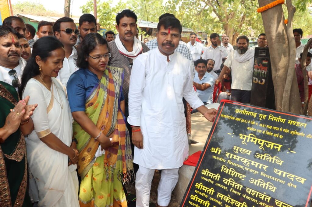 <em>विकास की ईंट--नगर पंचायत अड़भार में नवीन तहसील कार्यालय भवन का हुआ भूमिपूजन, कलेक्टर, विधायक सहित नगर पंचायत अध्यक्ष चंद्रप्रभा गर्ग एवं विधायक प्रतिनिधि ज्योतिष गर्ग भी रहे मौजूद, करीब 71 लाख की लागत से बनेगा नया तहसील कार्यालय</em> <em>विकास की ईंट--नगर पंचायत अड़भार में नवीन तहसील कार्यालय भवन का हुआ भूमिपूजन, कलेक्टर, विधायक सहित नगर पंचायत अध्यक्ष चंद्रप्रभा गर्ग एवं विधायक प्रतिनिधि ज्योतिष गर्ग भी रहे मौजूद, करीब 71 लाख की लागत से बनेगा नया तहसील कार्यालय</em> kshititech