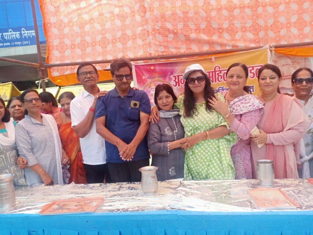 <em>रायपुर की अग्रवाल महिला मंडल की अनुकरणीय पहल, ग्रीष्म ऋतु को देखते हुए राहगीरों को पिलाया छाछ एवं शरबत, अग्रवाल सभा अध्यक्ष विजय अग्रवाल की उपस्थिति में 1500 गिलास छाछ-मठे का हुआ वितरण</em> <em>रायपुर की अग्रवाल महिला मंडल की अनुकरणीय पहल, ग्रीष्म ऋतु को देखते हुए राहगीरों को पिलाया छाछ एवं शरबत, अग्रवाल सभा अध्यक्ष विजय अग्रवाल की उपस्थिति में 1500 गिलास छाछ-मठे का हुआ वितरण</em> kshititech