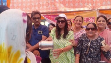 <em>रायपुर की अग्रवाल महिला मंडल की अनुकरणीय पहल, ग्रीष्म ऋतु को देखते हुए राहगीरों को पिलाया छाछ एवं शरबत, अग्रवाल सभा अध्यक्ष विजय अग्रवाल की उपस्थिति में 1500 गिलास छाछ-मठे का हुआ वितरण</em> kshititech