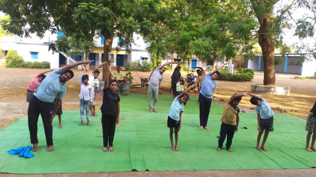 <em>योग के प्रति देखा लोगों का उत्साह--अंतरराष्ट्रीय योग दिवस पर जिला मुख्यालय शक्ति में हुए विभिन्न आयोजन, सामुदायिक भवन में हुआ जिला स्तरीय योगाभ्यास, शक्ति के सरस्वती शिशु मंदिर में योग दिवस कार्यक्रम, भाजपा ने गणेश बंध तलाब चौपाटी में किया योगाभ्यास,पोरथा के हायर सेकेंडरी स्कूल में किया गया योग कार्यक्रम तो वहीं कंचनपुर स्थित जिंदल वर्ल्ड स्कूल में भी हुआ योगाभ्यास कार्यक्रम</em> <em>योग के प्रति देखा लोगों का उत्साह--अंतरराष्ट्रीय योग दिवस पर जिला मुख्यालय शक्ति में हुए विभिन्न आयोजन, सामुदायिक भवन में हुआ जिला स्तरीय योगाभ्यास, शक्ति के सरस्वती शिशु मंदिर में योग दिवस कार्यक्रम, भाजपा ने गणेश बंध तलाब चौपाटी में किया योगाभ्यास,पोरथा के हायर सेकेंडरी स्कूल में किया गया योग कार्यक्रम तो वहीं कंचनपुर स्थित जिंदल वर्ल्ड स्कूल में भी हुआ योगाभ्यास कार्यक्रम</em> kshititech