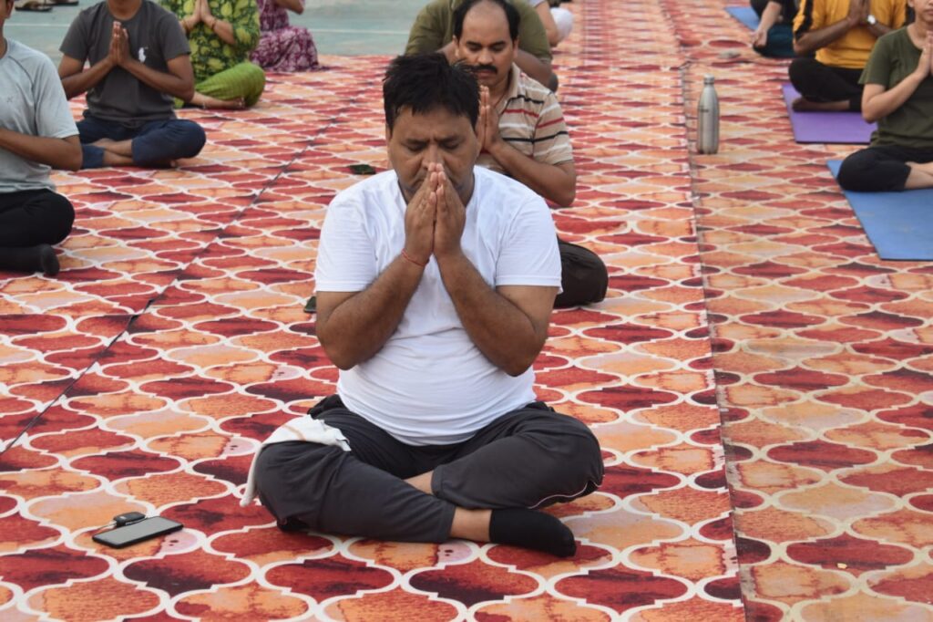 <em>योग के प्रति देखा लोगों का उत्साह--अंतरराष्ट्रीय योग दिवस पर जिला मुख्यालय शक्ति में हुए विभिन्न आयोजन, सामुदायिक भवन में हुआ जिला स्तरीय योगाभ्यास, शक्ति के सरस्वती शिशु मंदिर में योग दिवस कार्यक्रम, भाजपा ने गणेश बंध तलाब चौपाटी में किया योगाभ्यास,पोरथा के हायर सेकेंडरी स्कूल में किया गया योग कार्यक्रम तो वहीं कंचनपुर स्थित जिंदल वर्ल्ड स्कूल में भी हुआ योगाभ्यास कार्यक्रम</em> <em>योग के प्रति देखा लोगों का उत्साह--अंतरराष्ट्रीय योग दिवस पर जिला मुख्यालय शक्ति में हुए विभिन्न आयोजन, सामुदायिक भवन में हुआ जिला स्तरीय योगाभ्यास, शक्ति के सरस्वती शिशु मंदिर में योग दिवस कार्यक्रम, भाजपा ने गणेश बंध तलाब चौपाटी में किया योगाभ्यास,पोरथा के हायर सेकेंडरी स्कूल में किया गया योग कार्यक्रम तो वहीं कंचनपुर स्थित जिंदल वर्ल्ड स्कूल में भी हुआ योगाभ्यास कार्यक्रम</em> kshititech