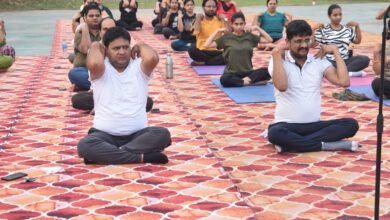 <em>योग के प्रति देखा लोगों का उत्साह--अंतरराष्ट्रीय योग दिवस पर जिला मुख्यालय शक्ति में हुए विभिन्न आयोजन, सामुदायिक भवन में हुआ जिला स्तरीय योगाभ्यास, शक्ति के सरस्वती शिशु मंदिर में योग दिवस कार्यक्रम, भाजपा ने गणेश बंध तलाब चौपाटी में किया योगाभ्यास,पोरथा के हायर सेकेंडरी स्कूल में किया गया योग कार्यक्रम तो वहीं कंचनपुर स्थित जिंदल वर्ल्ड स्कूल में भी हुआ योगाभ्यास कार्यक्रम</em> kshititech