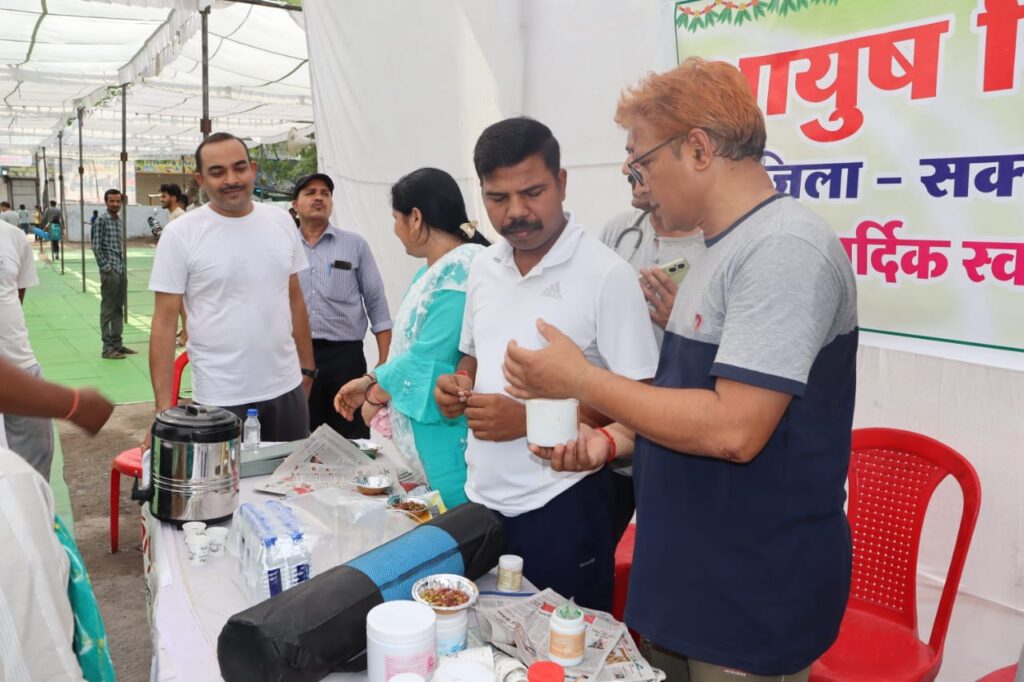 <em>योग के प्रति देखा लोगों का उत्साह--अंतरराष्ट्रीय योग दिवस पर जिला मुख्यालय शक्ति में हुए विभिन्न आयोजन, सामुदायिक भवन में हुआ जिला स्तरीय योगाभ्यास, शक्ति के सरस्वती शिशु मंदिर में योग दिवस कार्यक्रम, भाजपा ने गणेश बंध तलाब चौपाटी में किया योगाभ्यास,पोरथा के हायर सेकेंडरी स्कूल में किया गया योग कार्यक्रम तो वहीं कंचनपुर स्थित जिंदल वर्ल्ड स्कूल में भी हुआ योगाभ्यास कार्यक्रम</em> <em>योग के प्रति देखा लोगों का उत्साह--अंतरराष्ट्रीय योग दिवस पर जिला मुख्यालय शक्ति में हुए विभिन्न आयोजन, सामुदायिक भवन में हुआ जिला स्तरीय योगाभ्यास, शक्ति के सरस्वती शिशु मंदिर में योग दिवस कार्यक्रम, भाजपा ने गणेश बंध तलाब चौपाटी में किया योगाभ्यास,पोरथा के हायर सेकेंडरी स्कूल में किया गया योग कार्यक्रम तो वहीं कंचनपुर स्थित जिंदल वर्ल्ड स्कूल में भी हुआ योगाभ्यास कार्यक्रम</em> kshititech