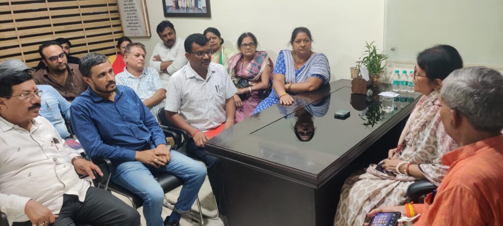 <em>कोरबा सांसद ज्योत्सना के प्रयासों से गेवरा रोड से 24 को शुरू होगा यात्री गाड़ियों का परिचालन, विद्युत विभाग के साथ व्यापारियों की बैठक करवाई सांसद ज्योत्सना महंत ने, सर्व वर्ग की हितैषी है कोरबा सांसद महंत</em>,ज्योत्सना ने कहा-संसदीय क्षेत्र की जनता की समस्याओं के निराकरण के लिए सदैव रहूंगी तत्पर <em>कोरबा सांसद ज्योत्सना के प्रयासों से गेवरा रोड से 24 को शुरू होगा यात्री गाड़ियों का परिचालन, विद्युत विभाग के साथ व्यापारियों की बैठक करवाई सांसद ज्योत्सना महंत ने, सर्व वर्ग की हितैषी है कोरबा सांसद महंत</em>,ज्योत्सना ने कहा-संसदीय क्षेत्र की जनता की समस्याओं के निराकरण के लिए सदैव रहूंगी तत्पर kshititech