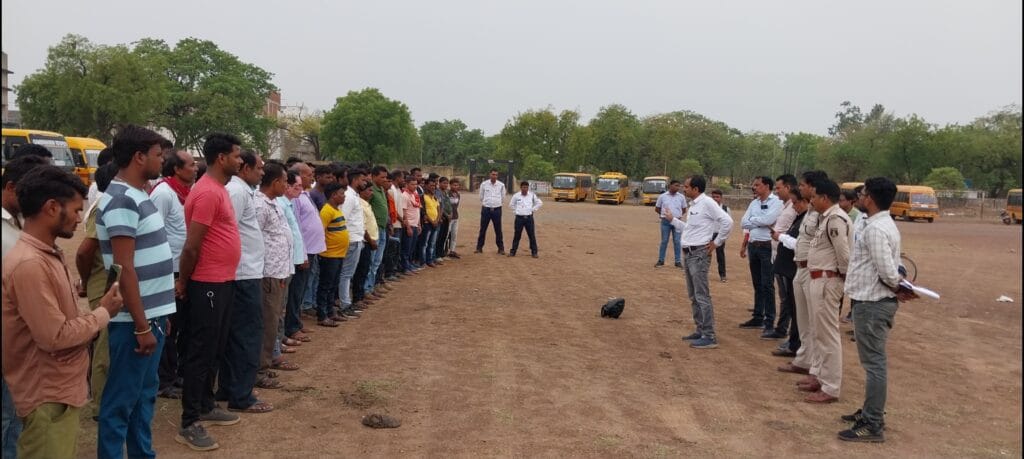 नहीं चलेगी स्कूली बसों के संचालन में लापरवाही-- <em>14 स्कूली बसों से मापदंड पूरा न करने पर हुई 47000 रुपये की जुर्माना वसूली, आरटीओ की उपस्थिति में शक्ति में हुआ 22 जून को फिटनेस शिविर, चार वाहन चालक अस्वस्थ पाए गए जिला एसपी के निर्देश पर हुआ फिटनेस शिविर, आरटीओ ने दी हिदायत- लापरवाही होने पर होंगी सख्त कार्रवाई</em> नहीं चलेगी स्कूली बसों के संचालन में लापरवाही-- <em>14 स्कूली बसों से मापदंड पूरा न करने पर हुई 47000 रुपये की जुर्माना वसूली, आरटीओ की उपस्थिति में शक्ति में हुआ 22 जून को फिटनेस शिविर, चार वाहन चालक अस्वस्थ पाए गए जिला एसपी के निर्देश पर हुआ फिटनेस शिविर, आरटीओ ने दी हिदायत- लापरवाही होने पर होंगी सख्त कार्रवाई</em> kshititech