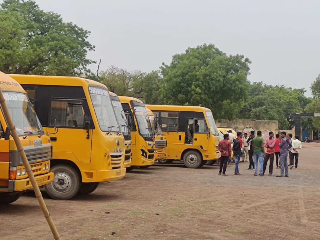 नहीं चलेगी स्कूली बसों के संचालन में लापरवाही-- <em>14 स्कूली बसों से मापदंड पूरा न करने पर हुई 47000 रुपये की जुर्माना वसूली, आरटीओ की उपस्थिति में शक्ति में हुआ 22 जून को फिटनेस शिविर, चार वाहन चालक अस्वस्थ पाए गए जिला एसपी के निर्देश पर हुआ फिटनेस शिविर, आरटीओ ने दी हिदायत- लापरवाही होने पर होंगी सख्त कार्रवाई</em> नहीं चलेगी स्कूली बसों के संचालन में लापरवाही-- <em>14 स्कूली बसों से मापदंड पूरा न करने पर हुई 47000 रुपये की जुर्माना वसूली, आरटीओ की उपस्थिति में शक्ति में हुआ 22 जून को फिटनेस शिविर, चार वाहन चालक अस्वस्थ पाए गए जिला एसपी के निर्देश पर हुआ फिटनेस शिविर, आरटीओ ने दी हिदायत- लापरवाही होने पर होंगी सख्त कार्रवाई</em> kshititech